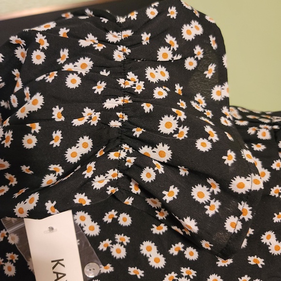 Kay + Jay women's large long sleeve rufffles black with daisies. New with tags!! - Picture 6 of 6